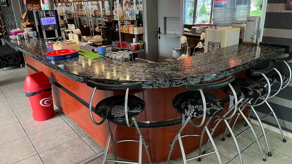 Барово оборудване и обзавеждане