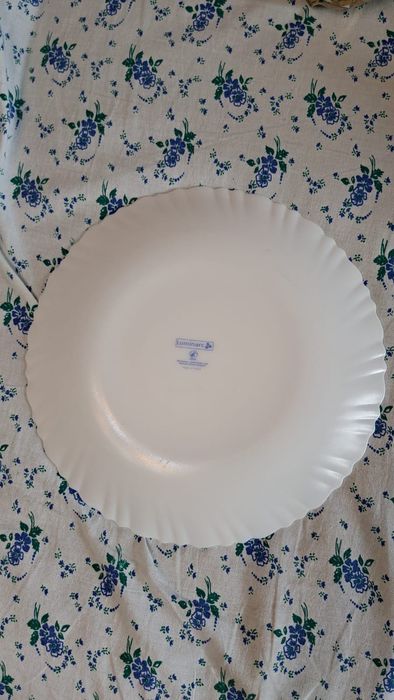 Посуда разная стаканы бокалы тарелки