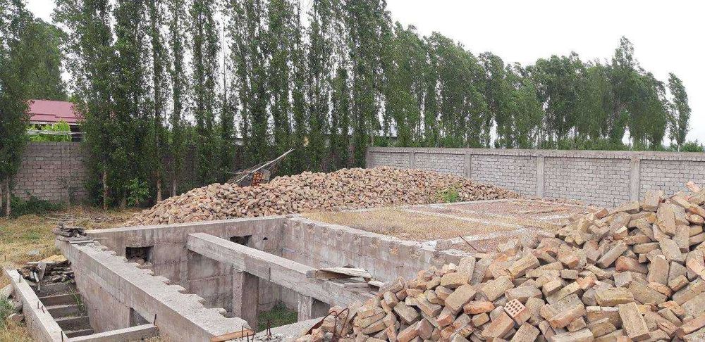 Нурафшон (Тойтепа).Уй куришга 10 сотихли ер сотаман.50м*27.5м