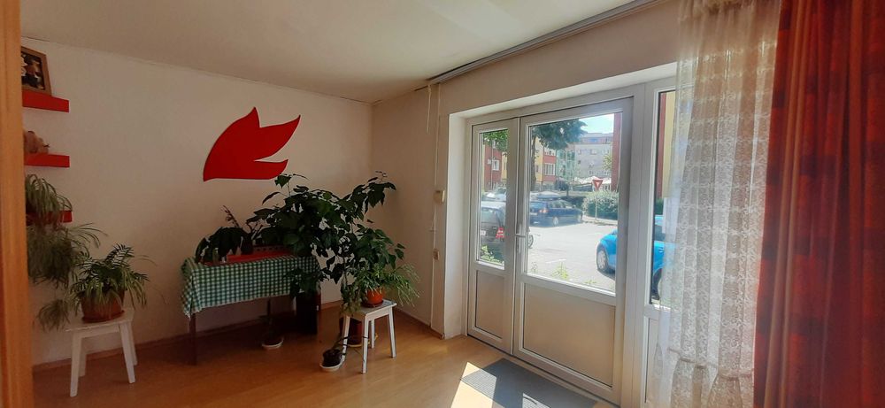 De inchiriat apartament cu doua camere, spatiu pentru birou