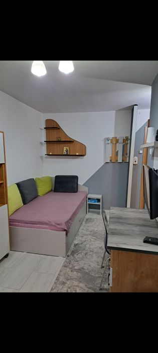 Închiriez garsoniera  in ploiești  zona Sud  /democrație