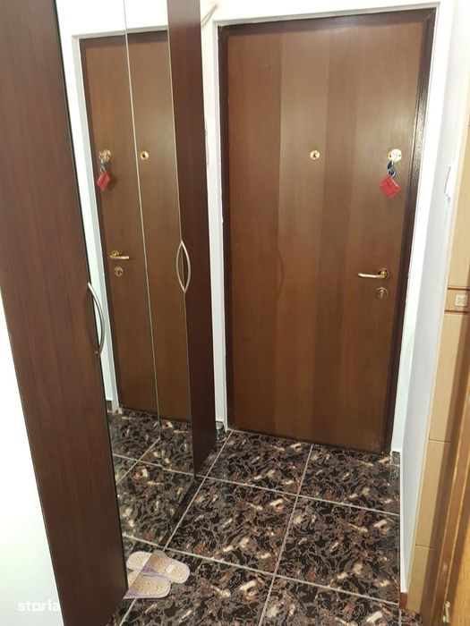 Berceni - Piata Resita, apartament 2 camere, et 1/4, semidecomandat