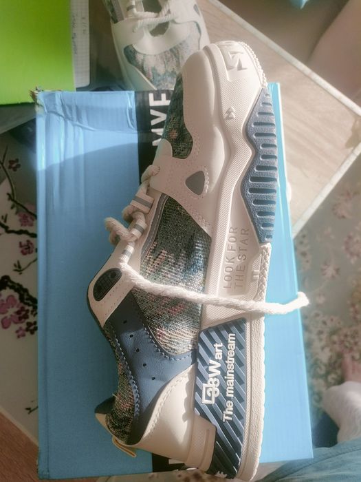 Крассовки молодежные тредовые