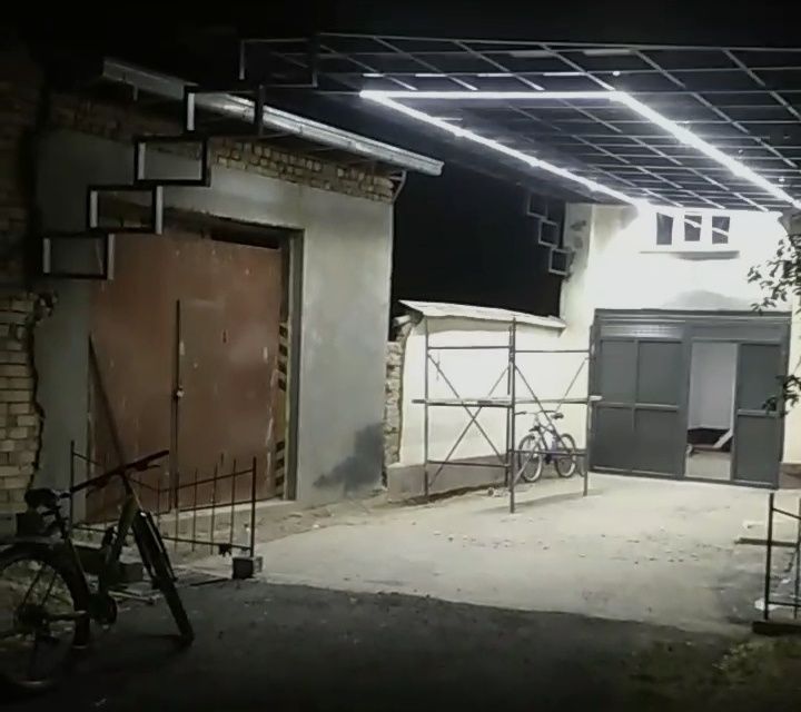 Металлический навес без стоек (современная конструкция)