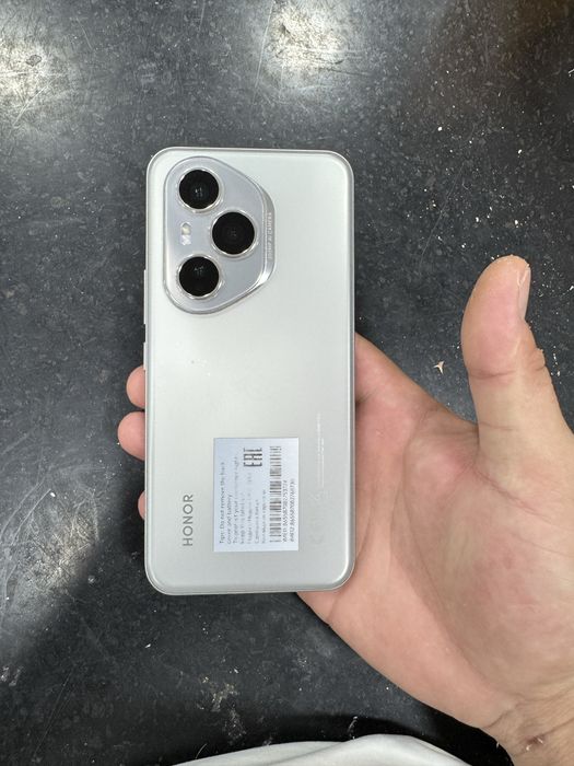 Honor 400 pro.