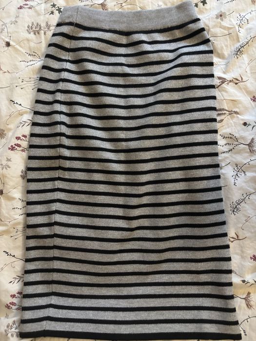 Комплект плетиво от две части- пола и блузка с къс ръкав