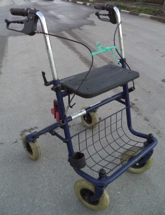 ПРОХОДИЛКА сгъваема с две спирачки