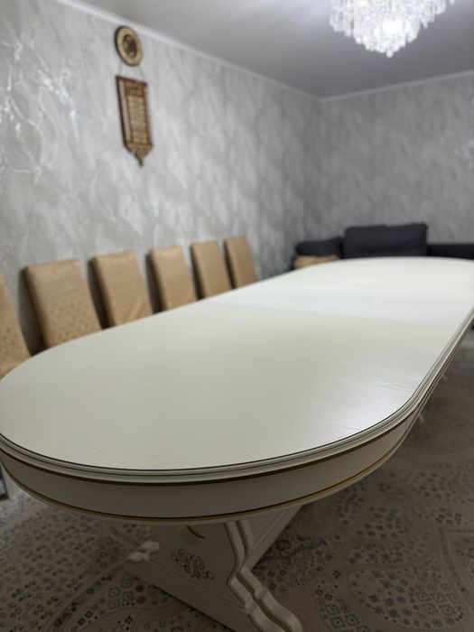 Стол со стульями