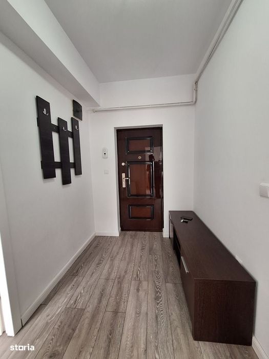Apartament cu o camera, balcon, zona Florilor