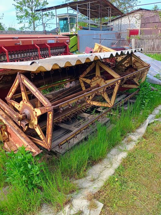 Combina New Holland M122, cu masa de 3 metri pret 2000 euro, zero șapte șase unu, trei doi noua, paru 21