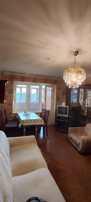 Чиланзар 2 продается квартира 3/4/4 кирпич