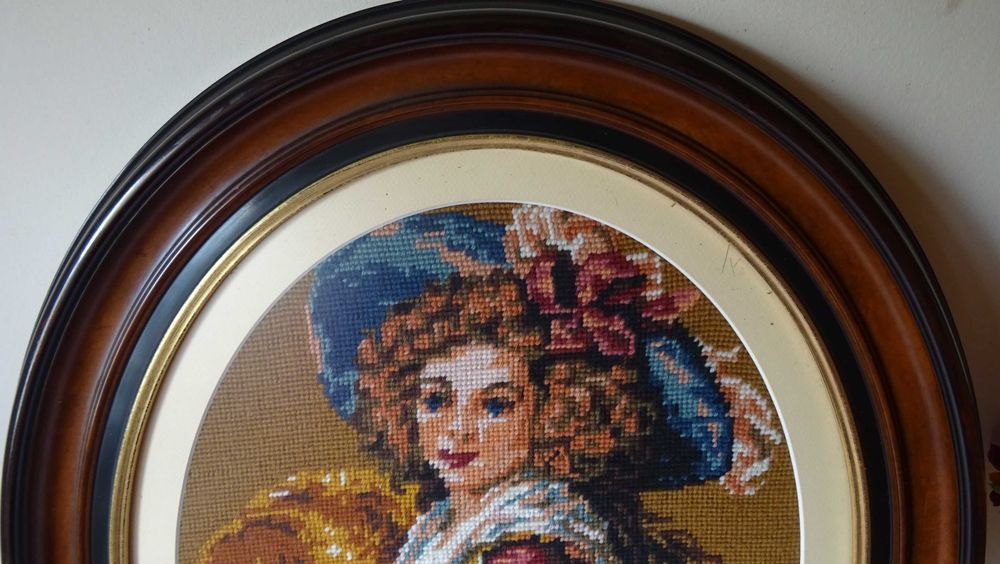 Гоблен  „Дама“,  едър бод, дебел конец, със стъкло и паспарту.