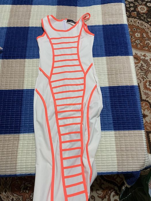 Продам платья , два из них новые с этикеткой