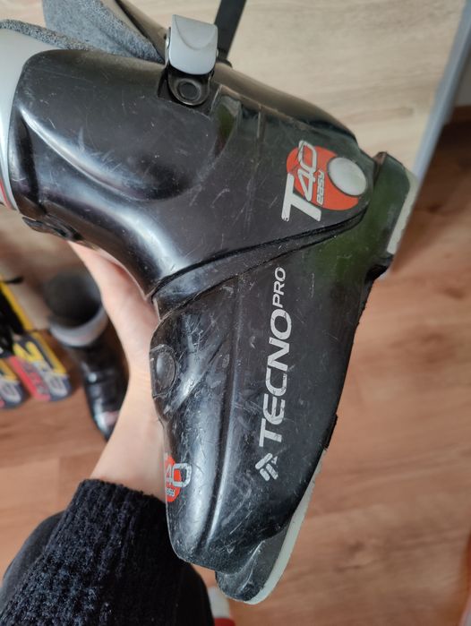 Vand clapari si skiuri copii  - marime 34 35