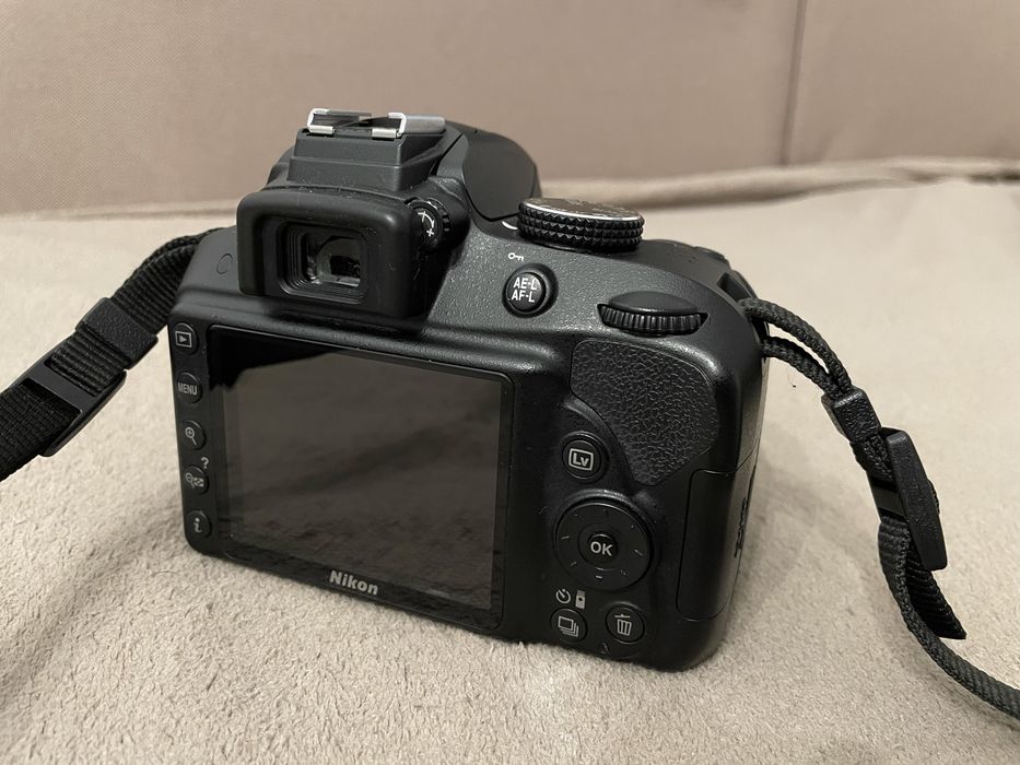 Nikon D3300 + obiectiv 18-55mm, baterie, încărcător, geantă, card SD