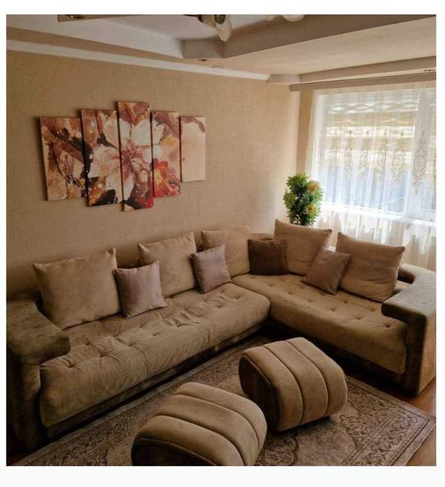 Ъглов диван и две табуретки