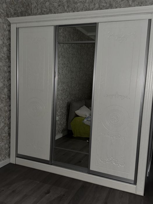 Шкаф купэ большой удобный новый