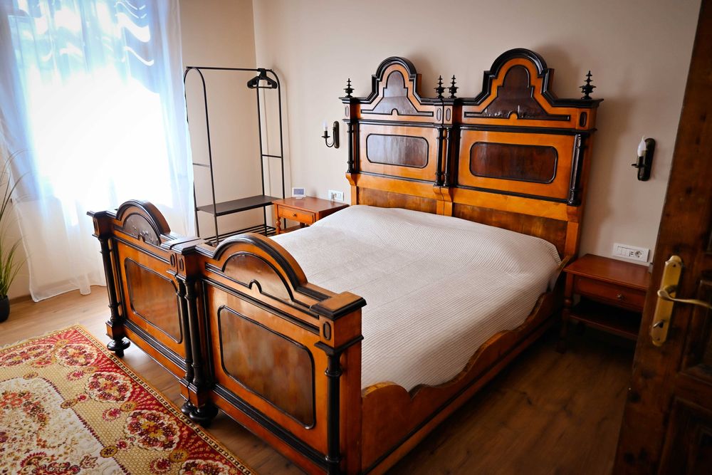 Ofer spre inchiriere casa nou renovata. 160 mp. Central. Lugoj.