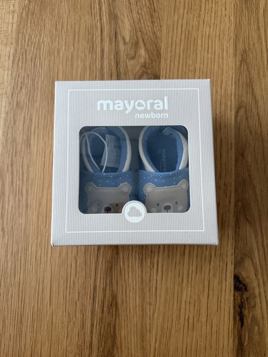Чисто нови бебешки пантофки Mayoral
