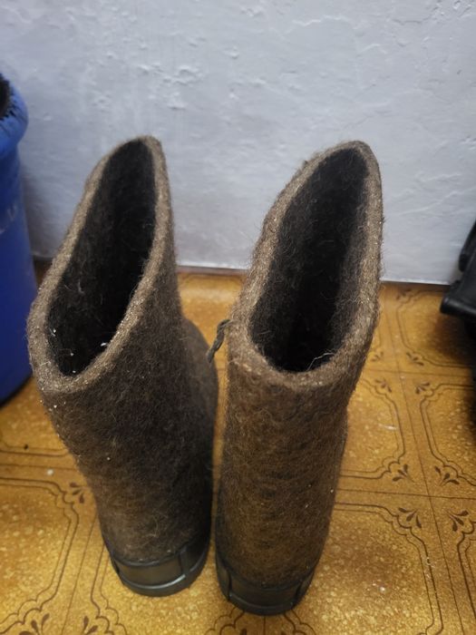 Валенки новые за 2000т.