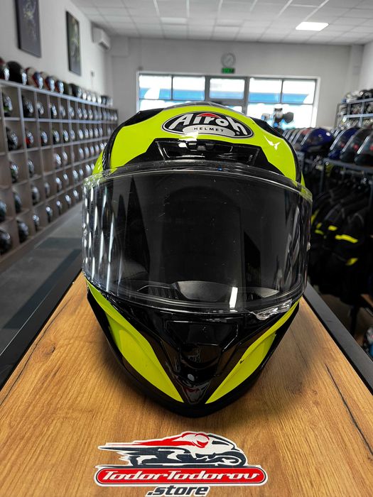 Мото каска AIROH VALOR SAM Yellow,размер XXL 63-64,добро състояние