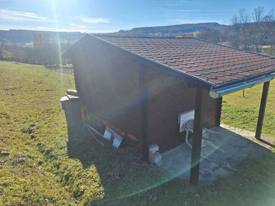 Căsuță din lemn pentru grădină