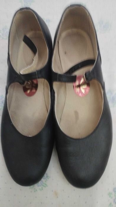 Туфли девочковые для танцев.