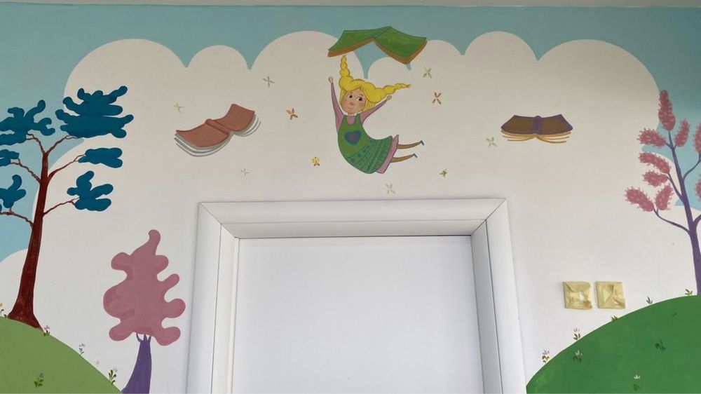 Sala de clasa/scoala pictata pentru copii, pictura educativa pe perete