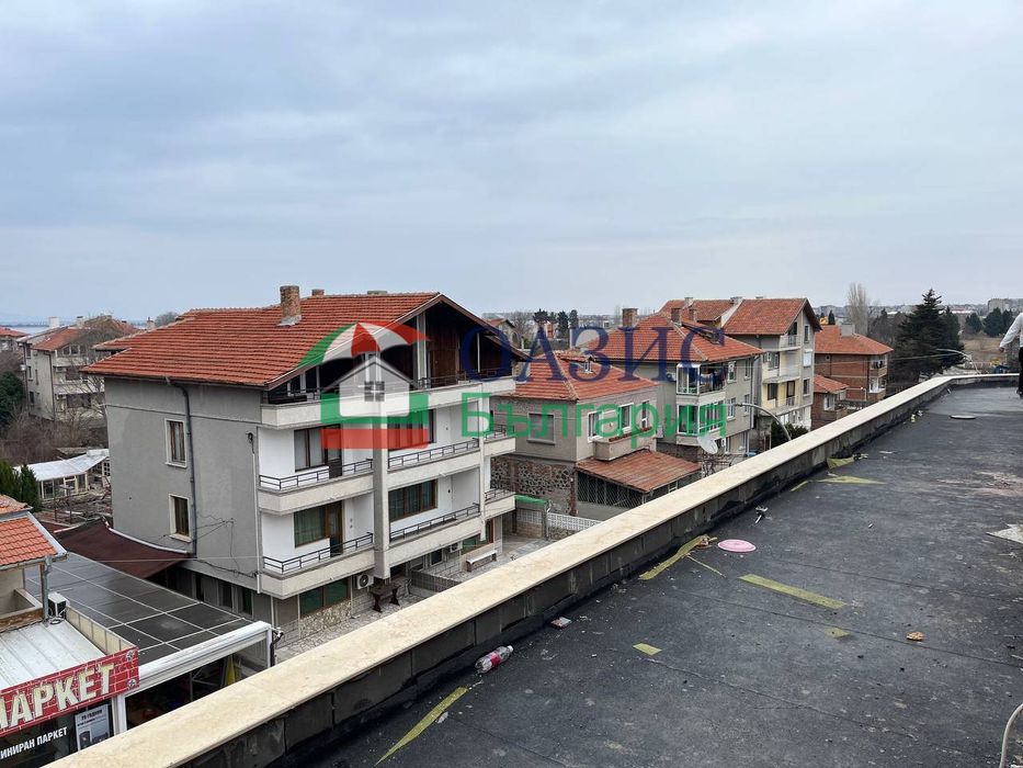 Жилищна сграда с търговски площи в гр.Поморие, 900кв. м., 1100 000 евро