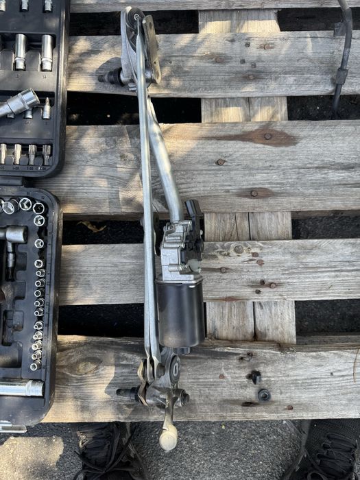 Моторче с рамене за чистачки BMW E90 E91