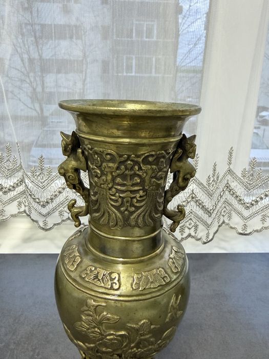 Vaza din bronz masiv