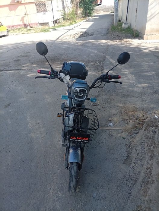 Продам электроскутер плюс велосипед