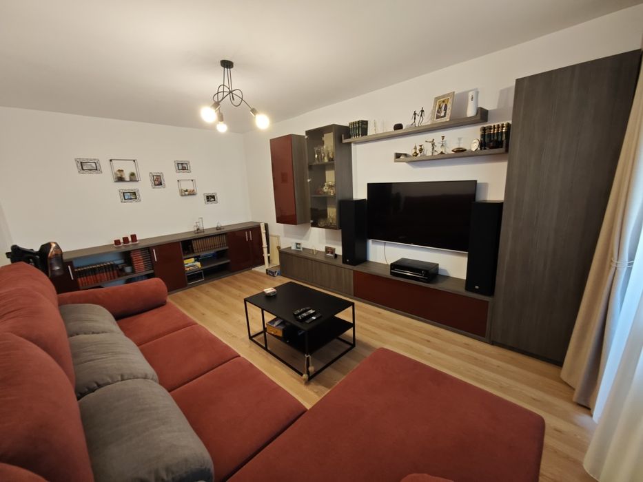 Mobila living gri cu visiniu