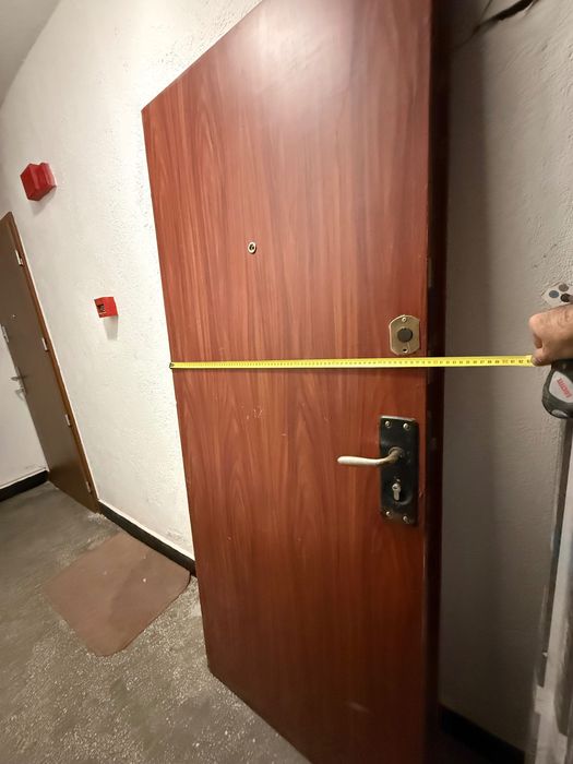 Метална входна врата