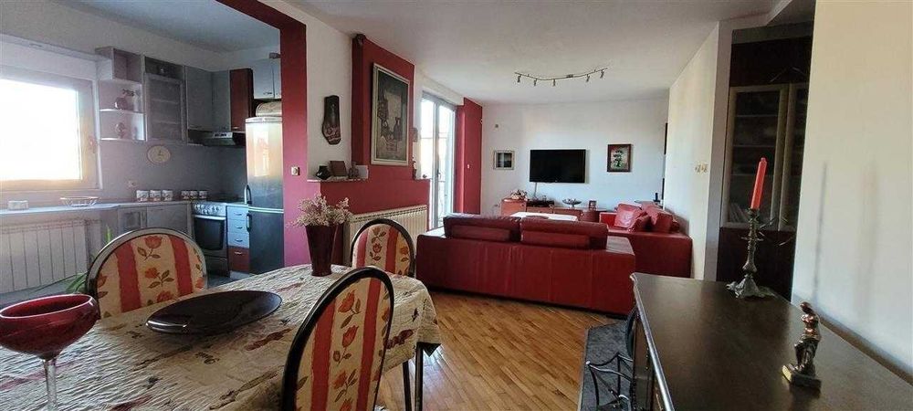 Тристаен имот в кв.Люлин 10