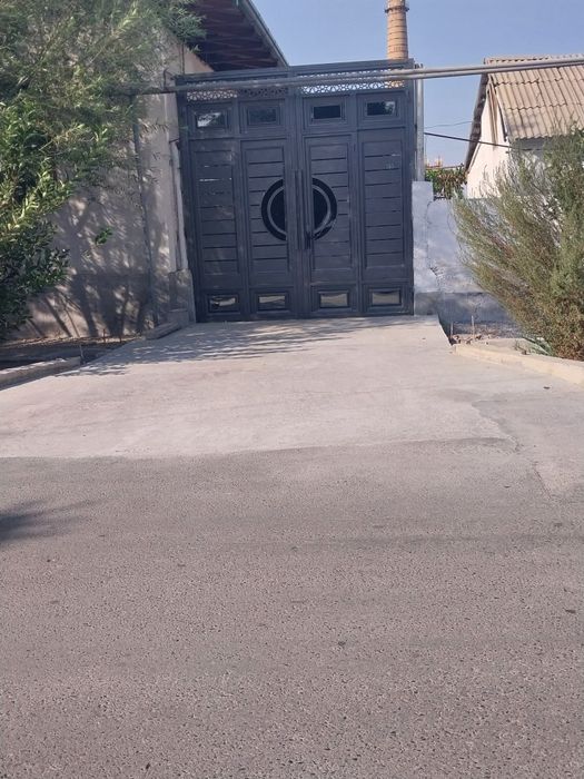 Xovli uy sotiladi 8 sotix