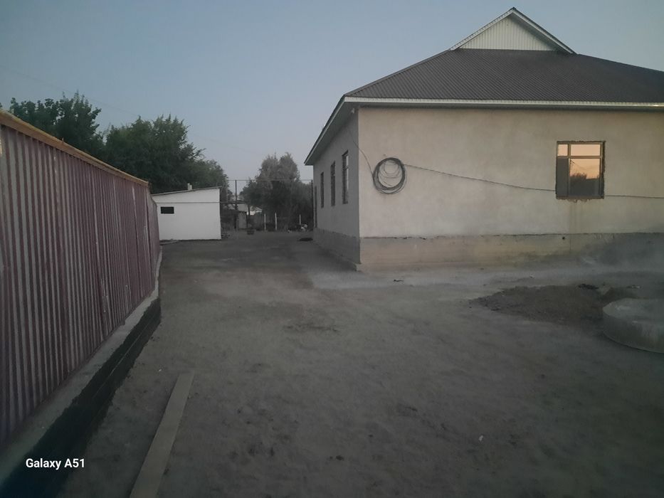 Жер үй сатылады.