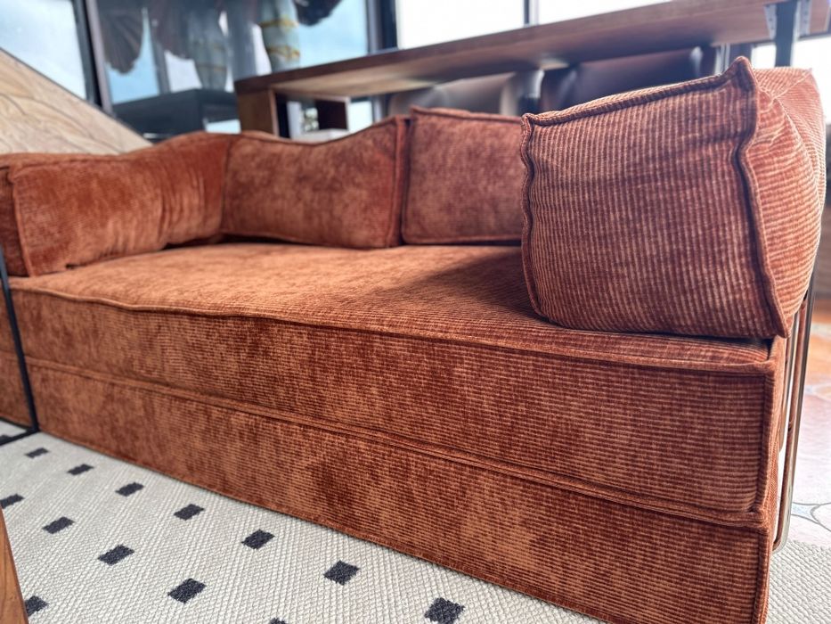 Бескаркасный диван кровать