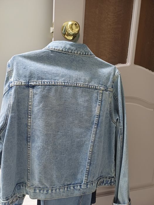 Продам женскую джинсовую