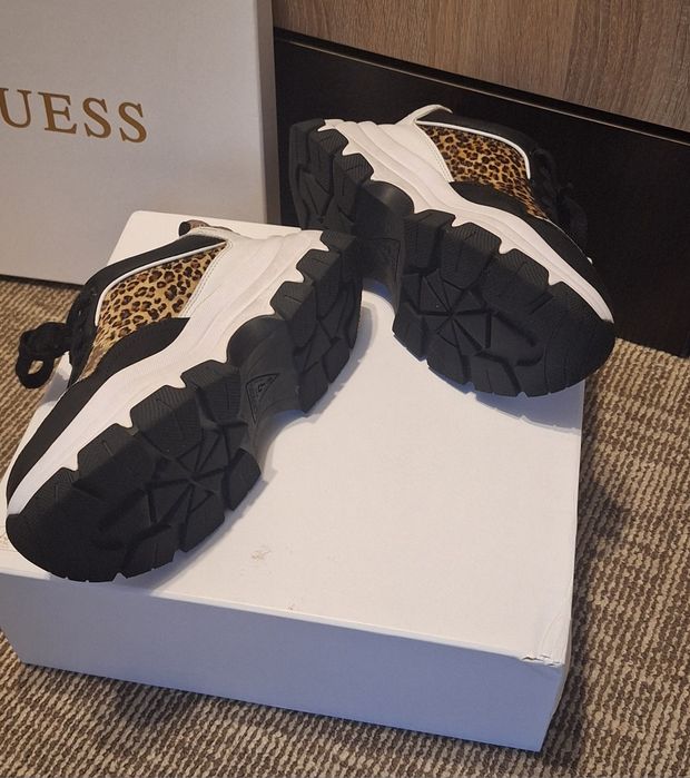 Adidasi guess animal print