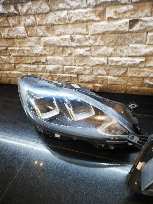 Far stânga dreapta ford kuga 3