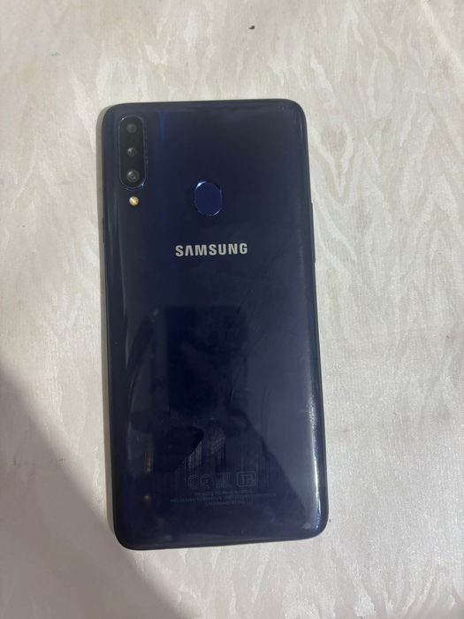 Самсунг А20, продам телефон