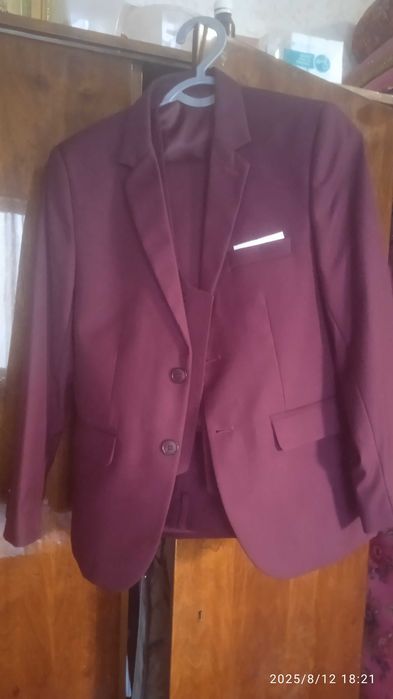 Костюм брюк детски тезда сотилади, ҳолати янги, ранги бардовий