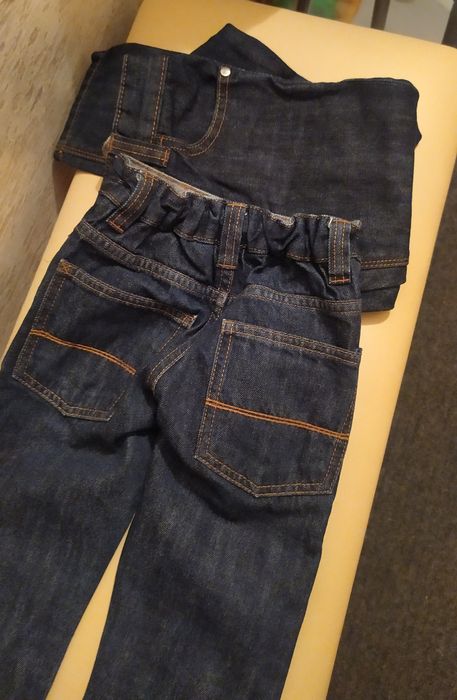 Продам джинсы для мальчика на 5 лет