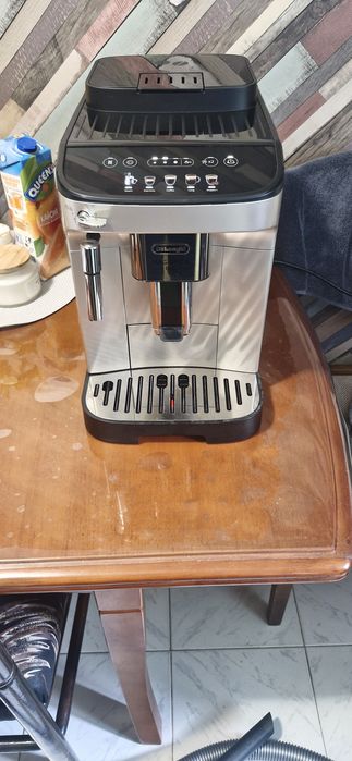 Продавам Delonghi Magnefika evo