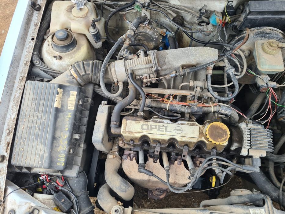 Опел Астра 1.6 Opel Astra F C16SE на части.