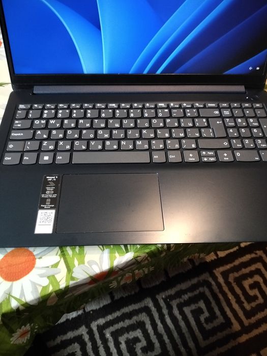 Лаптоп lenovo  почти нов