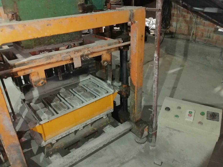 Машина за бетонни блокчета