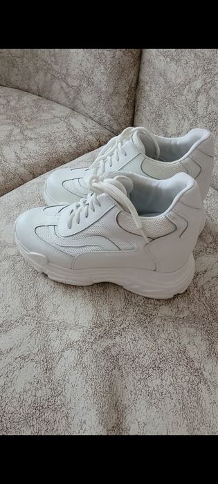 Продам босоножки.