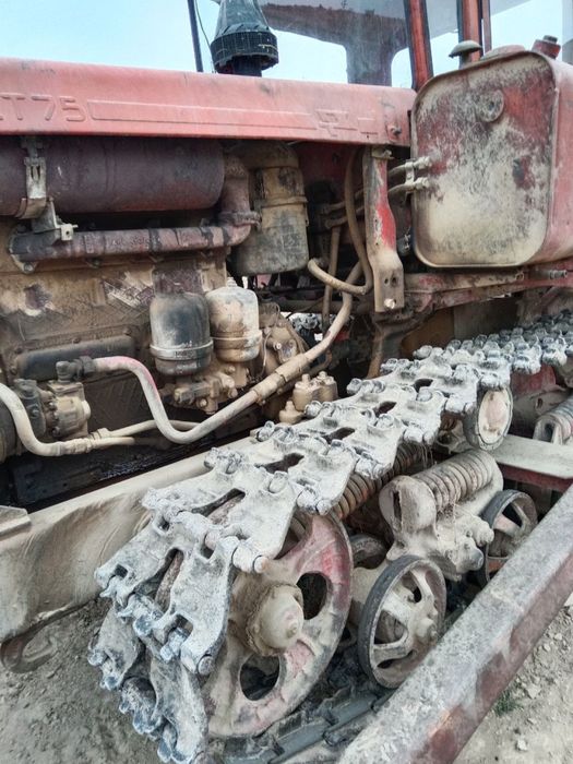 Buldozer DT75 sotiladi